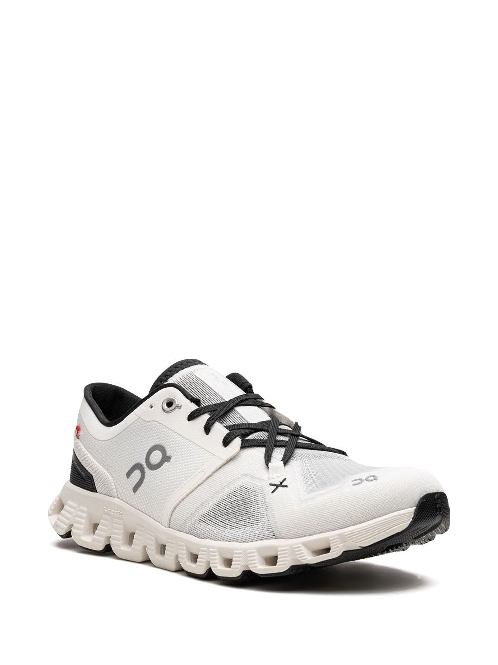 On Running tenis Cloud X3 White / Black